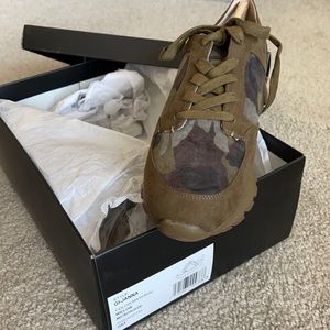 GILI Camo sneaks